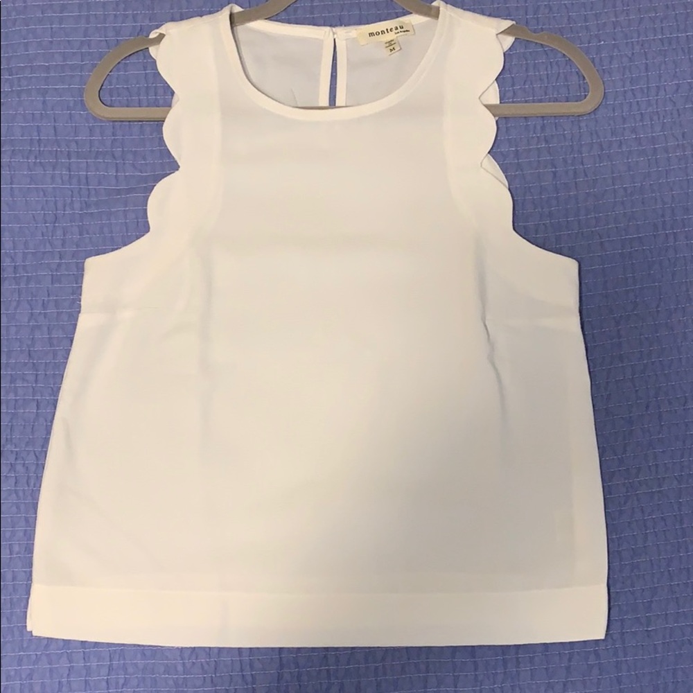 Scalloped Sleeveless Blouse